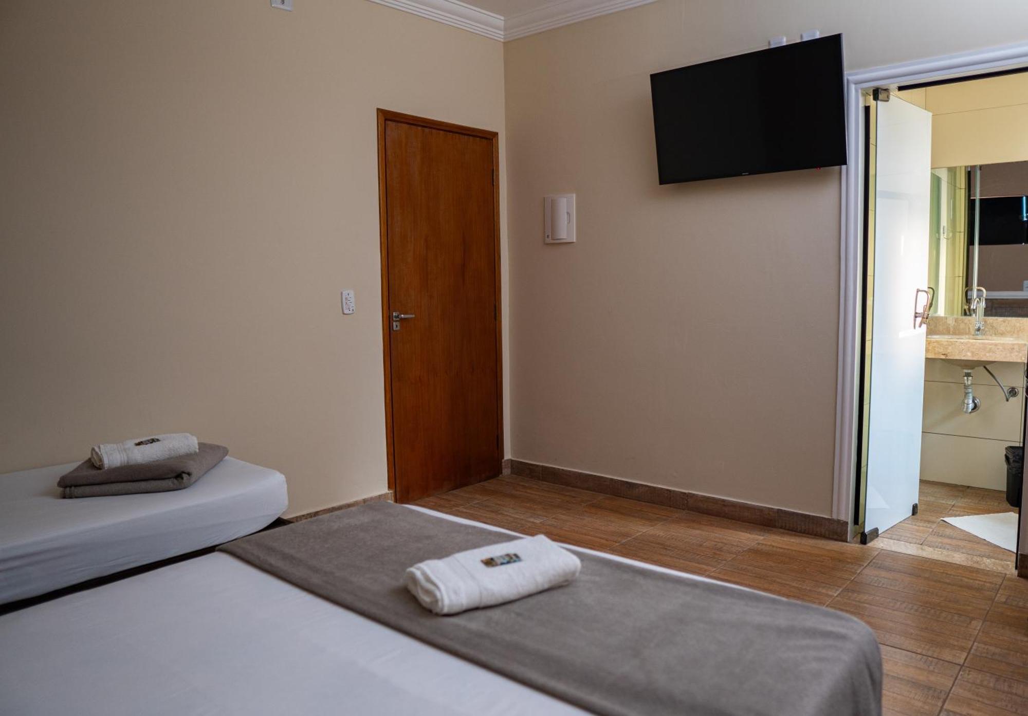 Hotel Nixon Proximo, Rodoviaria, Prefeitura E A Matriz Central Itaí Eksteriør bilde
